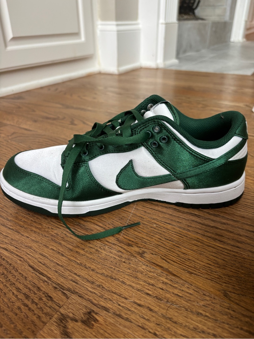 Nike Green and White Dunks never worn size 10